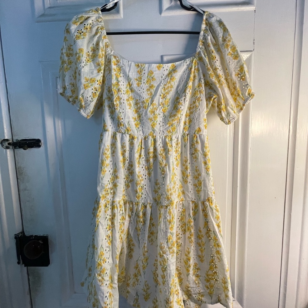 Jessica Simpson Yellow and White Backless Dress